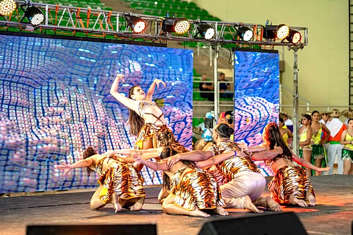 Acrobacia grupal de salsa